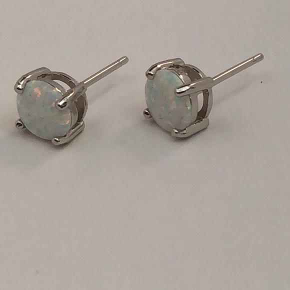 Sterling Silver Opal earrings. New - Picture 7 of 8